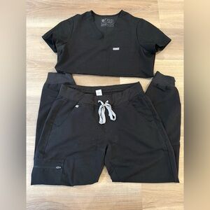 FIGS Women’s Scrub Set